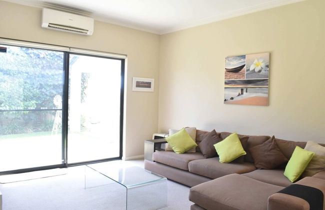 Comfortable 2 Bedroom With Serene Garden - Foto 6