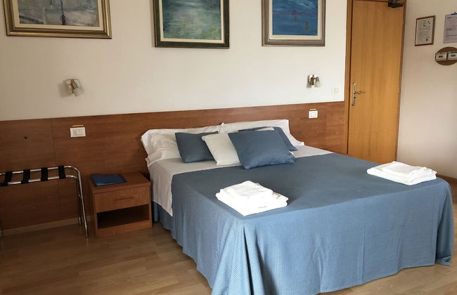 Venice Mestre Tourist Accommodation, Quiet Room With Wifi and Free Parking - Foto 4