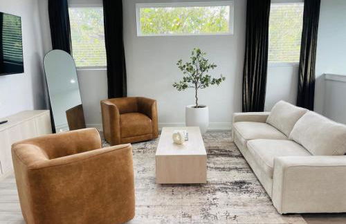 Luxurious Hidden Gem - Downtown Access - Balcony - Foto 2