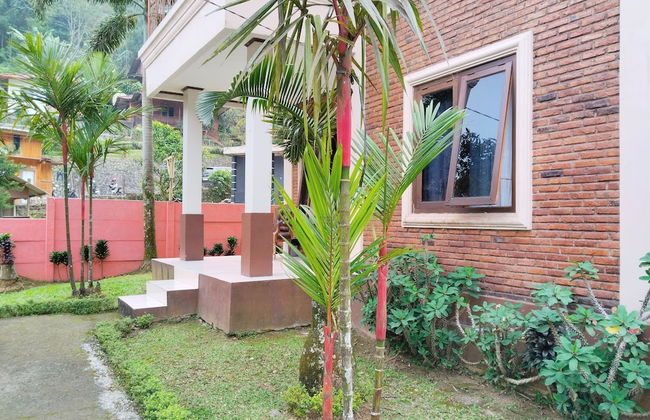 Villa Yustisia Curug 7 Cilember - Foto 72