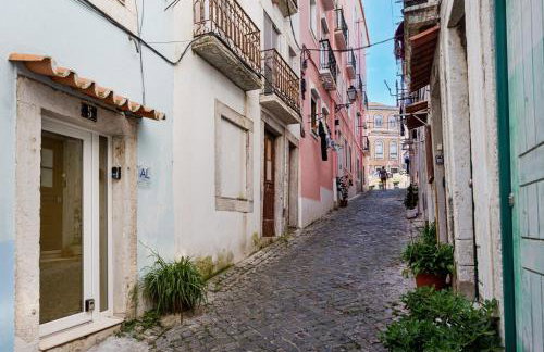 Alfama with Private Patio & Barbecue - Photo 18