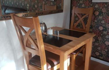 The Old Dairy, comfy 1 bedroom apartment with lounge,bathroom and kitchenette near town, pubs and walks - Foto 6