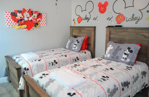 Luxury Retreat with 2 Master Suites Pool & Hot Tub BBQ Pool Table 2 Miles Disney - Foto 36