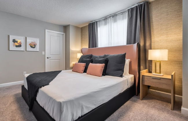 Super Spacious With Private Pool and Themed Bedrooms - Photo 30