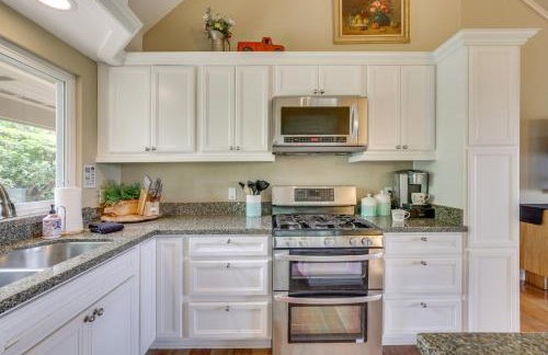 Hot Tub and Balcony Rainbow Retreat Near Wineries! - Foto 9