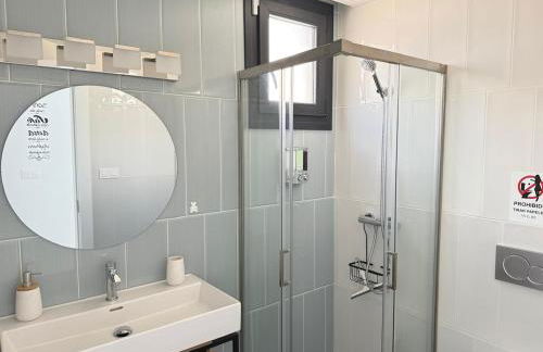 Preciosa villa con piscina privada y vistas al mar - Foto 33