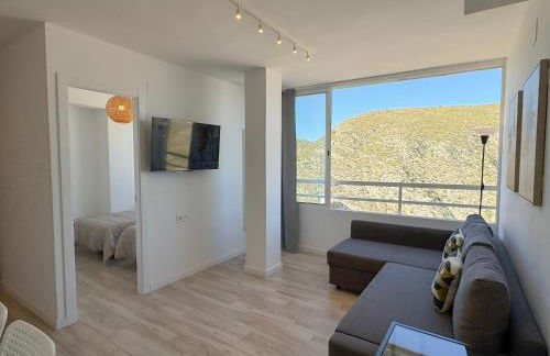 NUEVO, primera linea de playa, con piscina y vistas al mar - Foto 13