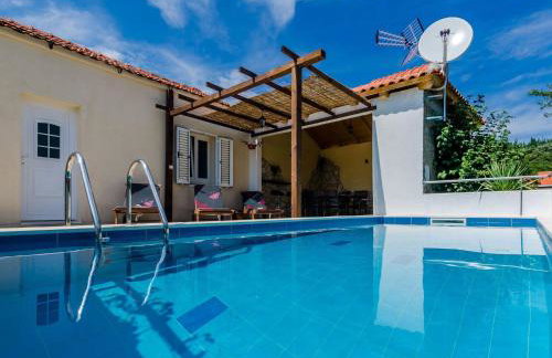 Villa Dalmatian Gem - Two-Bedroom Villa with Terrace and Swimming Pool - Photo 42