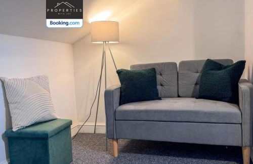 Centrally Located House By Properties With Joy Short Lets and Serviced Accommodation Ashton Ideal for Monthly Stay - Foto 6