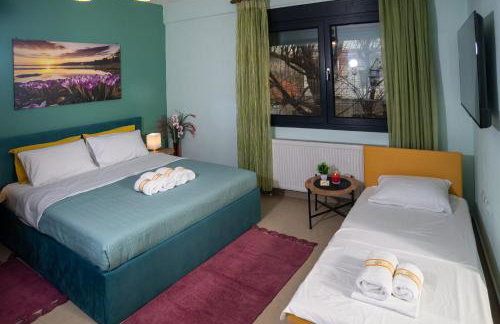 Central & Riverfront Room 2 - Photo 37