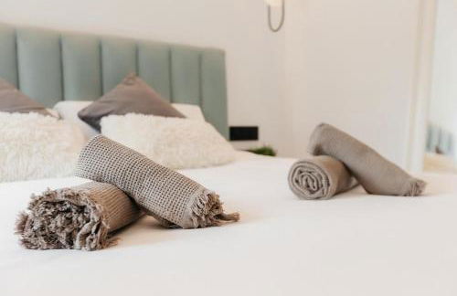 Spacious villa with private pool & garden for 4 - Photo 31