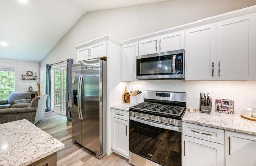 Creekside Cabin in Franklin about 8 Mi to Downtown! - Foto 7