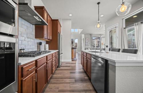 Rooftop Sunset Escape BBQ & Billiards Sleeps 8 - Foto 27