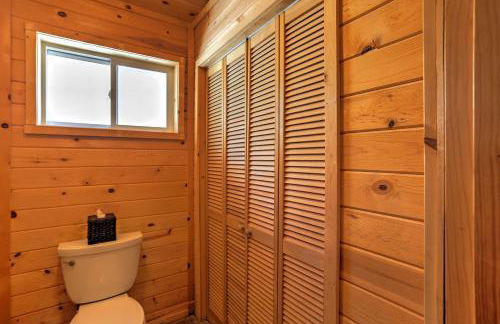 Romantic Riverfront Cottage - 1 Mile to Winthrop! - Foto 15