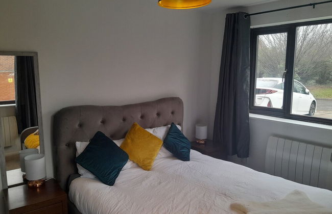 Impeccable 2-bed Apartment in Grays, London - Photo 17