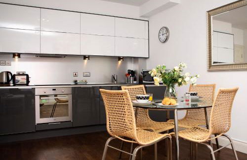 Apt 2, Trafalgar Square 2nd Floor by Indigo Flats - Photo 9