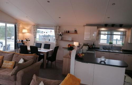 3-Bed Lodge with SeaView-Fireplace-Garden-FreeP - Photo 6