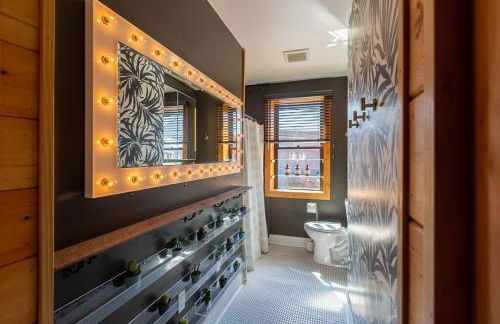 Chic Home with King Bed and Fire Pit - Foto 19