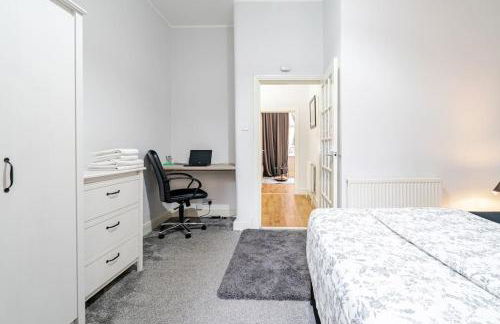 Stunning Newly Furnished Ground Floor Apartment - Foto 21