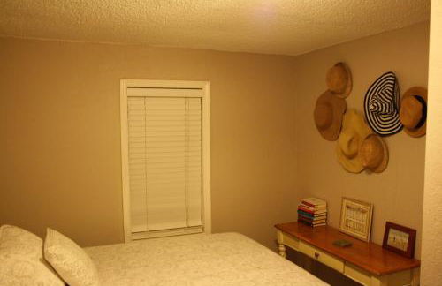 Key West Style Historic Home in Coconut Grove Florida The Yellow House - Foto 9