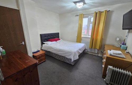 Peterborough Nice House with garden free parking - Foto 23