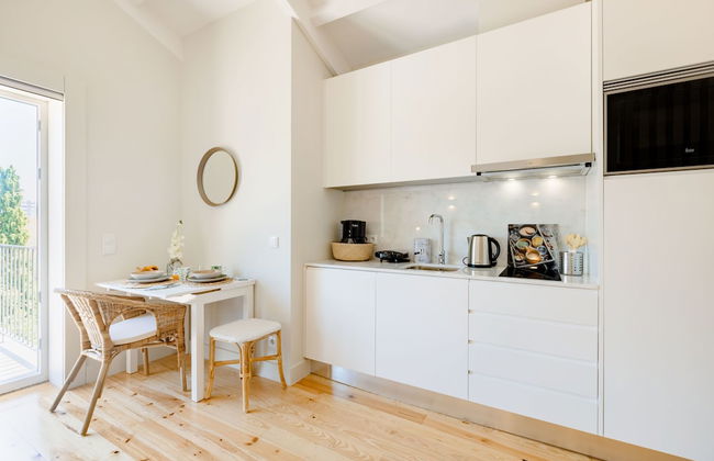 Porto Downtown Studio with Balcony - Foto 8