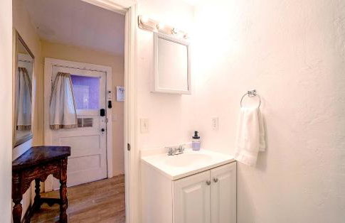 Charming Basement Studio Guesthouse 2 Blocks from UofA - Foto 6