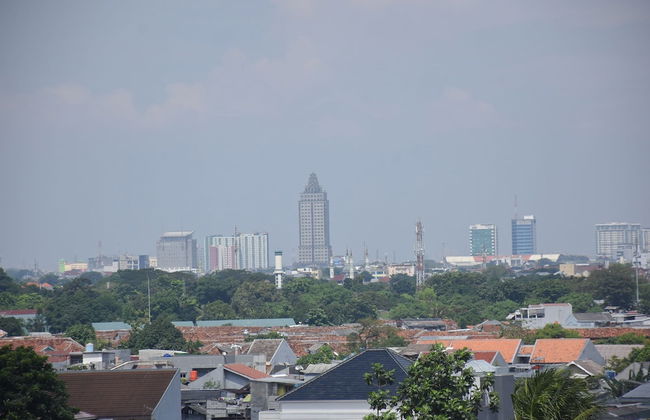 Comfy 2Br At Menteng Square Apartment - Photo 17