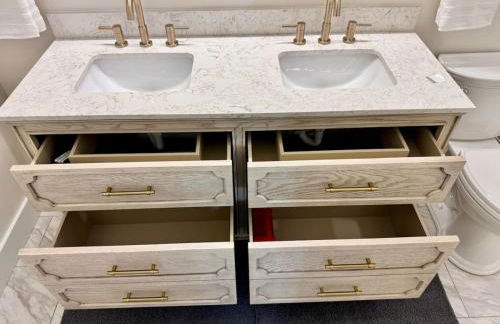 Newest Cottage Downtown. Pet Yes - Photo 44