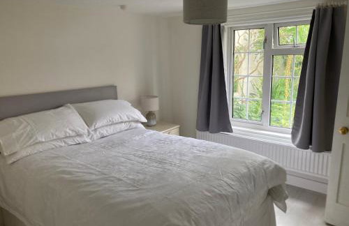 Bryntirion Farmhouse Apartment with Hot Tub - Foto 7