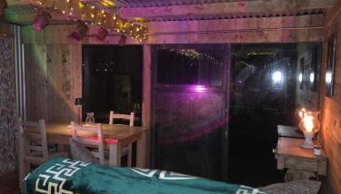 Miss Francis Horse Wagon Sleeps up to 5 - Foto 3