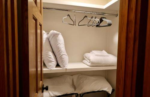 Hidden Hillside Retreat - A Secluded Modern Cabin - Foto 2