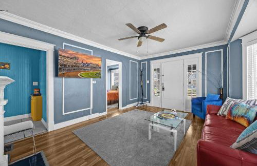 Cozy & Creative Top Unit in Lou's Arts District - Foto 1