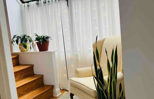 A Regal Retreat- Exclusive Parking, Prime Location - Foto 30