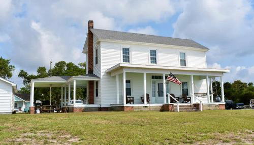 Comfortable Down East Waterfront Farmhouse - Photo 2