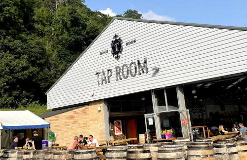 Beautiful old bank in Bakewell - Photo 15