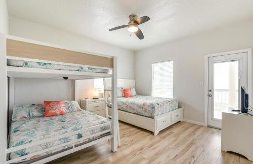 2 Decks, Patio and Views Beachfront Texas Retreat - Photo 24