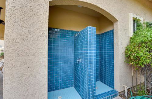 Getaway with Balcony and Spa 13 Mi to Old Town - Foto 26