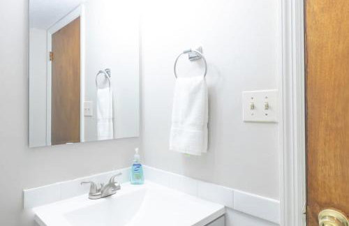 Wrap-Around Porch Uptown Stay-Pets Welcome! - Foto 27