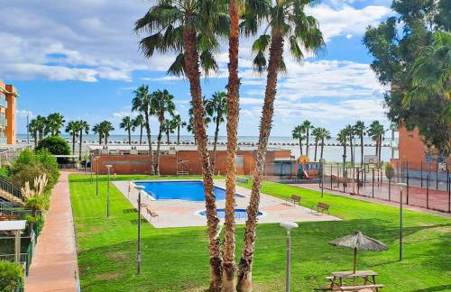 ENJOY in Beautiful flat in front of the sea and beach - Photo 1