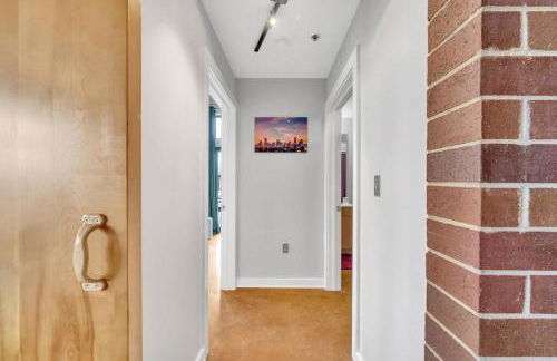 Charming 1BR Condo - Full Kitchen - Uptown Living - Foto 27