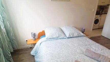 La Terrasse, T2 proche gare, Wifi, tv HD, grande terrasse - Photo 4