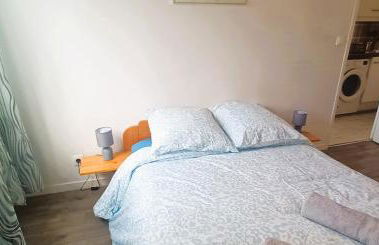 La Terrasse, T2 proche gare, Wifi, tv HD, grande terrasse - Photo 4