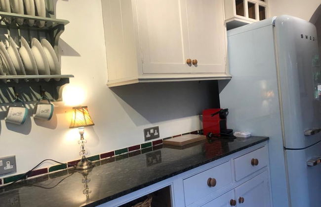 Charming Country Cottage in a Peaceful Location - Photo 10