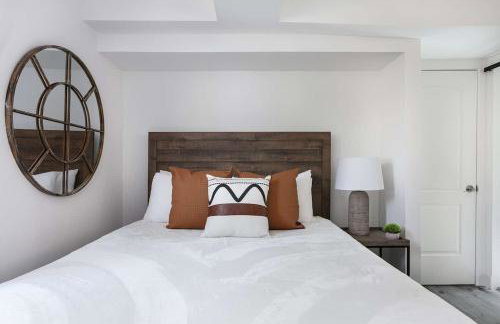 Enjoy Stylish 3BR Apt Sleeps 6 with Free Parking - Foto 13