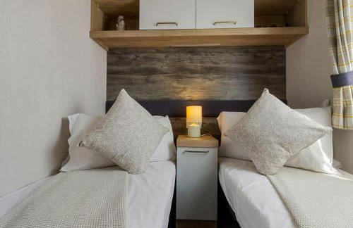 Lake View Escape - Fishing Lakes, Heated Outdoor Swimming Pool 500yrds on Sister Park , Pool Open April to September - Foto 28