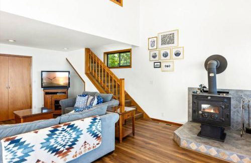 4BR waterfront home with beach access and views - Foto 27