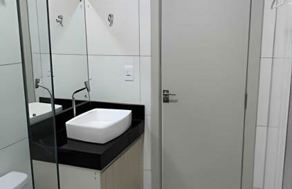 Apartamentos novos em condomínio no Caçari - Foto 23