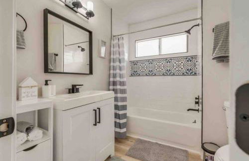 Cozy home! 16 Min away from strip and fremont - Foto 7