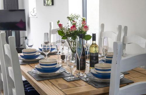 Spacious and modern family apartment, central and within walking distance to local amenities - Foto 20